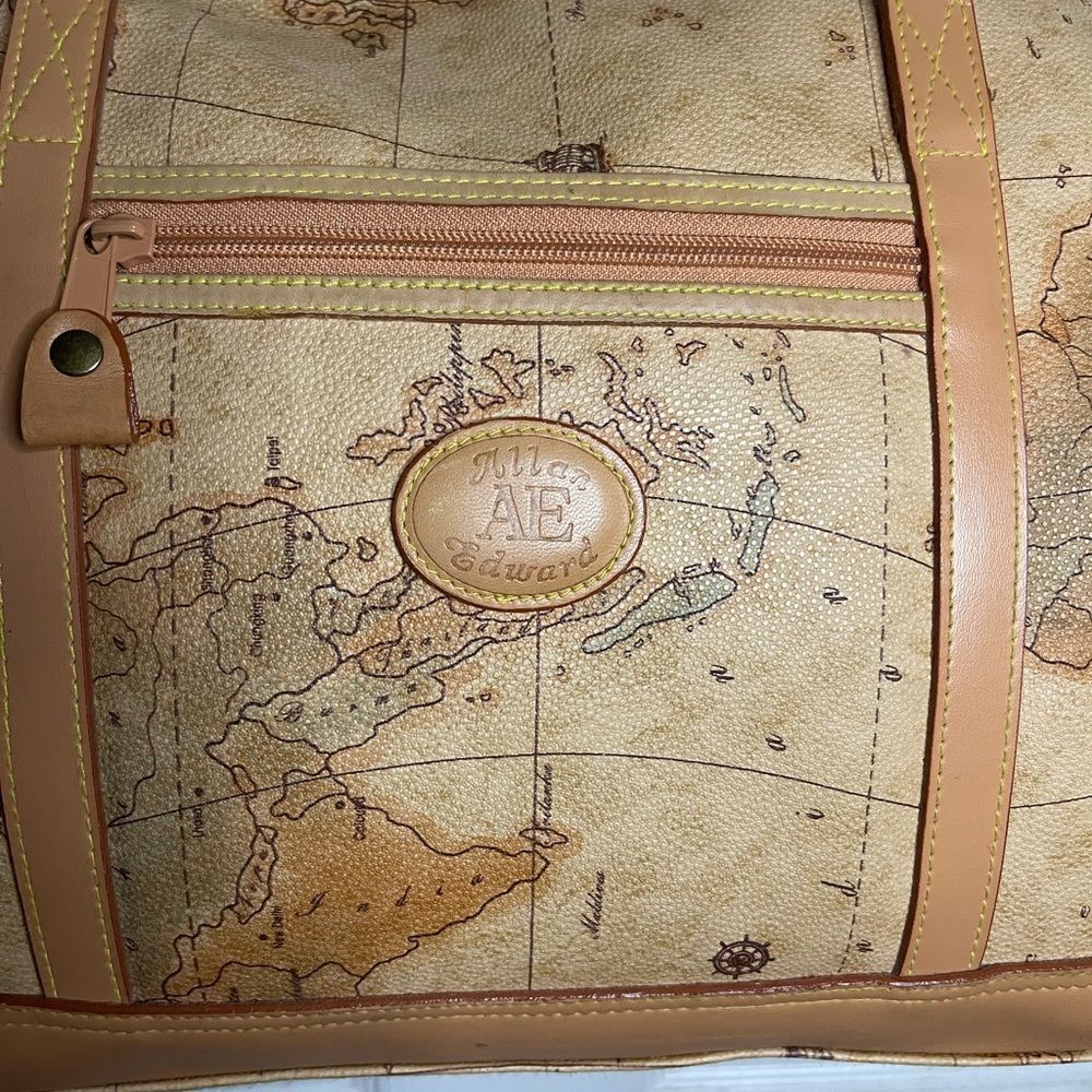 Allan Edward world map leather/ Vinyl tote bag with antique tone hardware - Picture 5 of 11